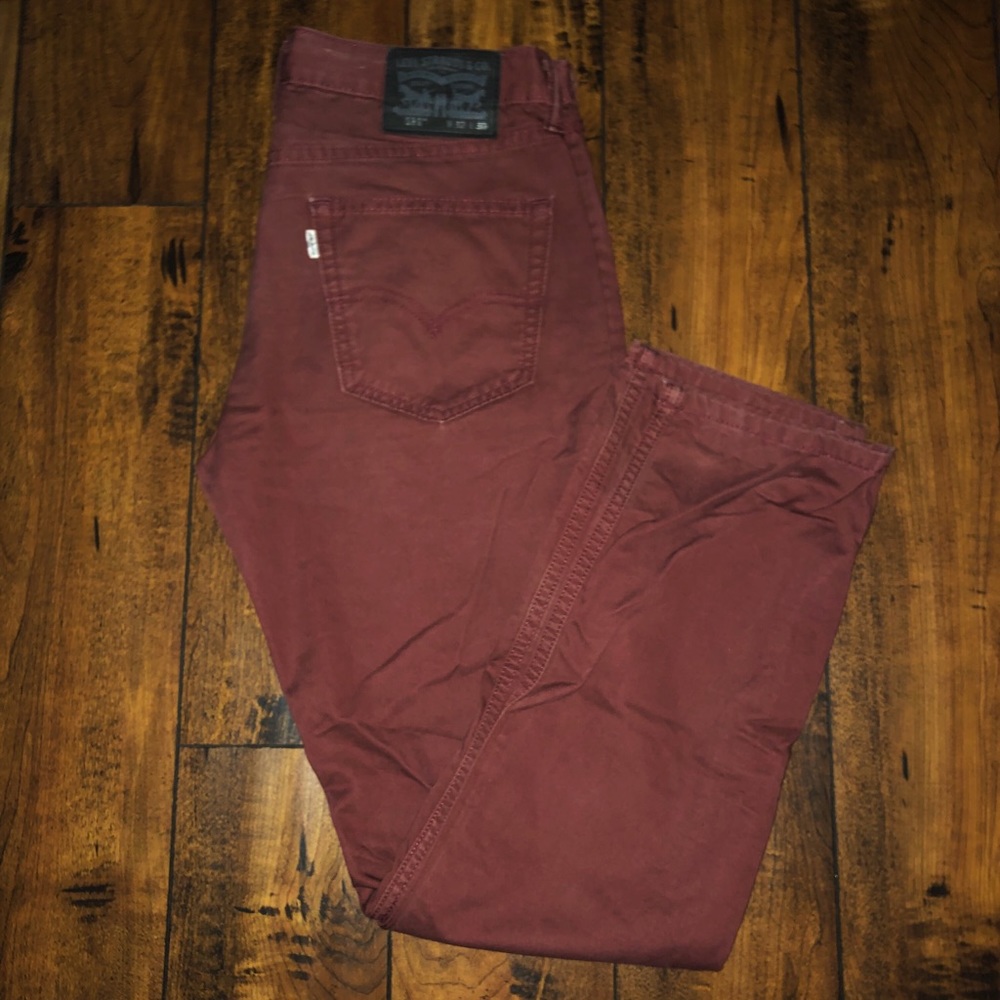 Levi Burgundy Jeans 
32/30